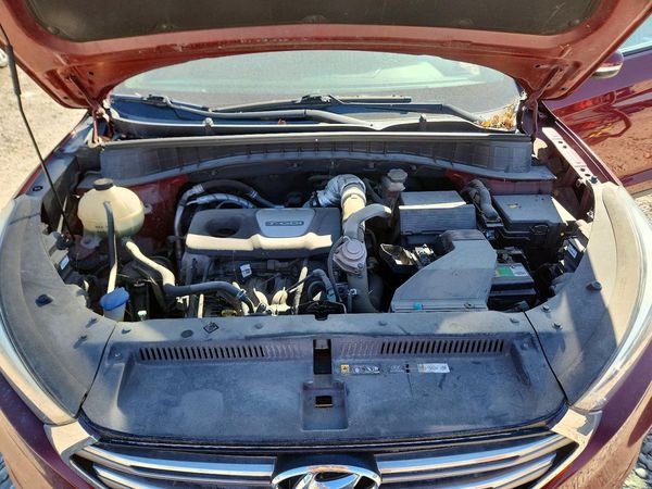 2016 HYUNDAI TUCSON — Engine bay