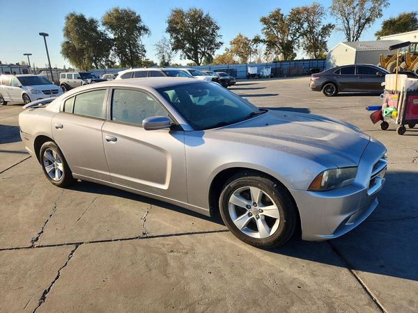 2013 DODGE CHARGER SE — Passenger 3/4