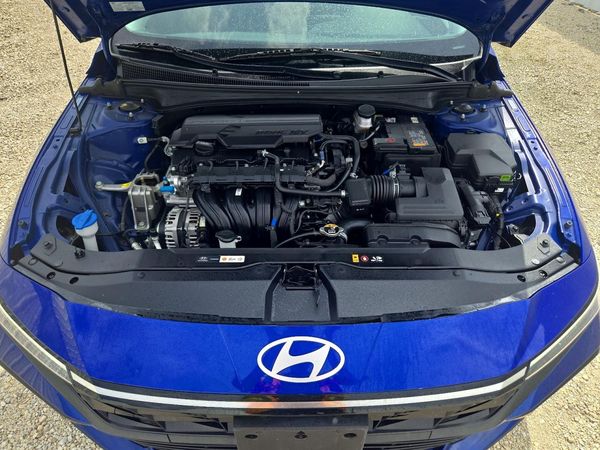 2025 HYUNDAI ELANTRA SEL Convenience — Engine bay