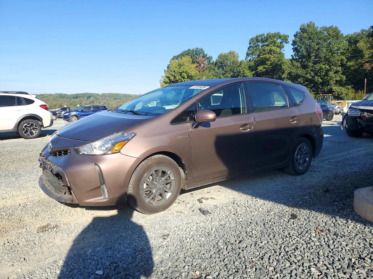 2016 TOYOTA PRIUS — Front 3/4