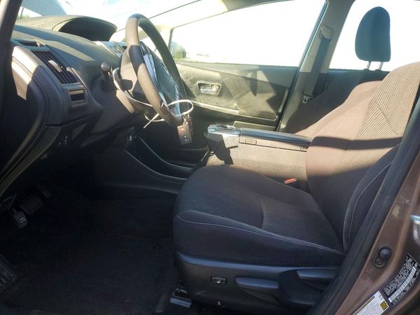 2016 TOYOTA PRIUS — DENT