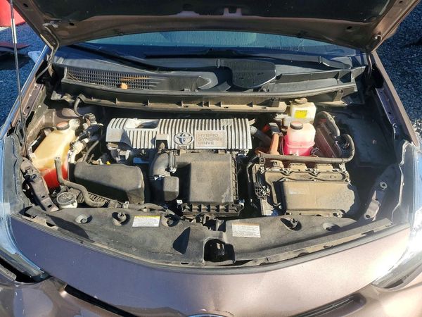 2016 TOYOTA PRIUS — Engine bay