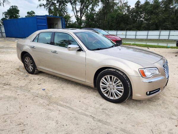 2012 CHRYSLER 300 Limited — Passenger 3/4