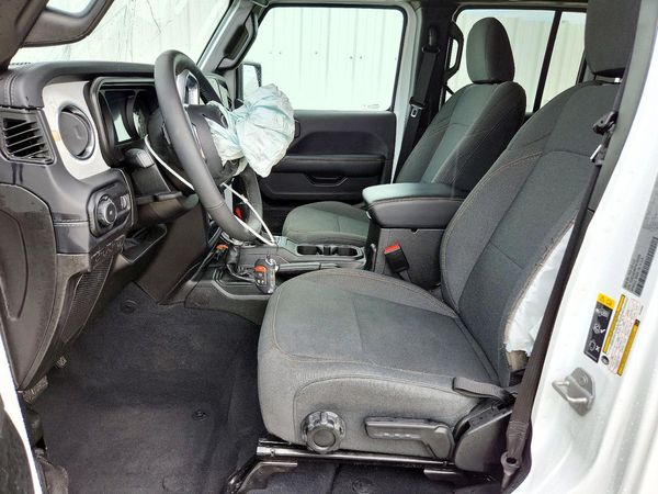 2026 JEEP WRANGLER Sahara — DENT