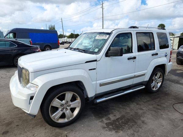 2012 JEEP LIBERTY Jet — Front 3/4