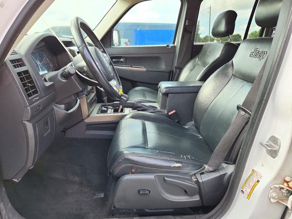 2012 JEEP LIBERTY Jet — DENT