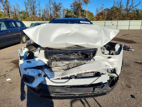 2019 VOLVO XC40 R-Design — DIRF