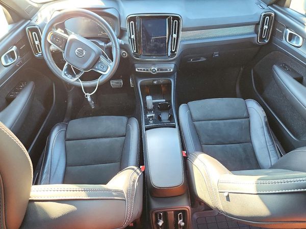 2019 VOLVO XC40 R-Design — CKPT