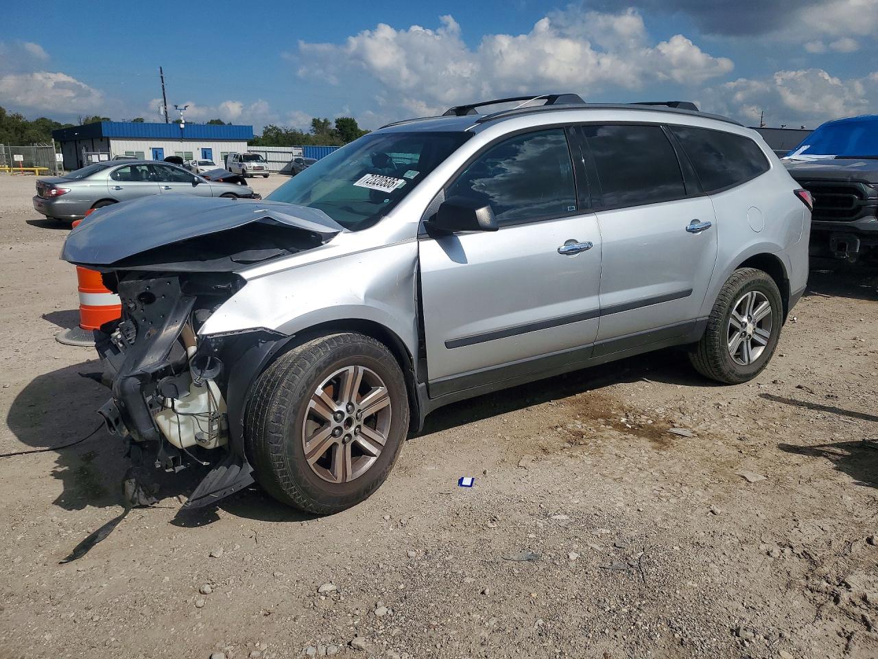 2015 CHEVROLET TRAVERSE LS — Front 3/4