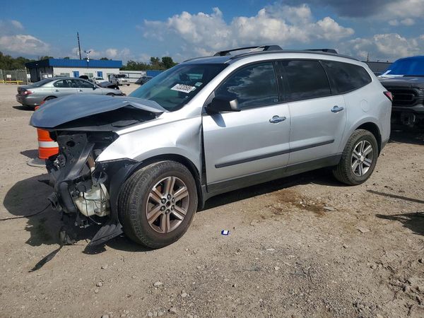 2015 CHEVROLET TRAVERSE LS — Front 3/4