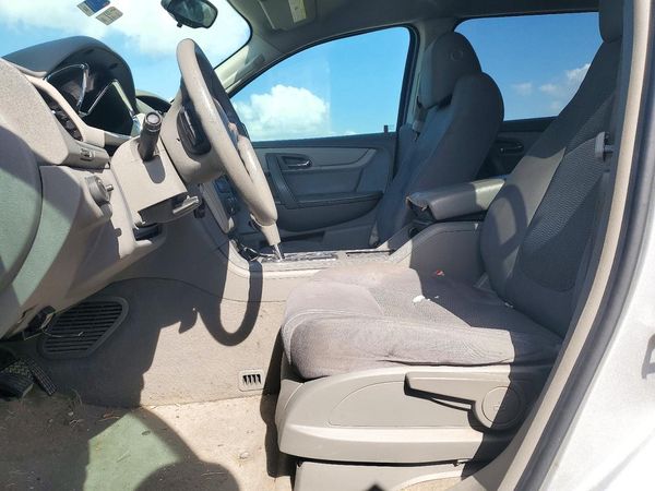 2015 CHEVROLET TRAVERSE LS — DENT