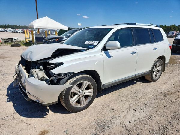 2013 TOYOTA HIGHLANDER — DSFA — Front 3/4