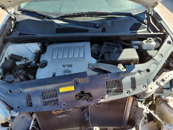 2013 TOYOTA HIGHLANDER Base/Hybrid — Engine bay