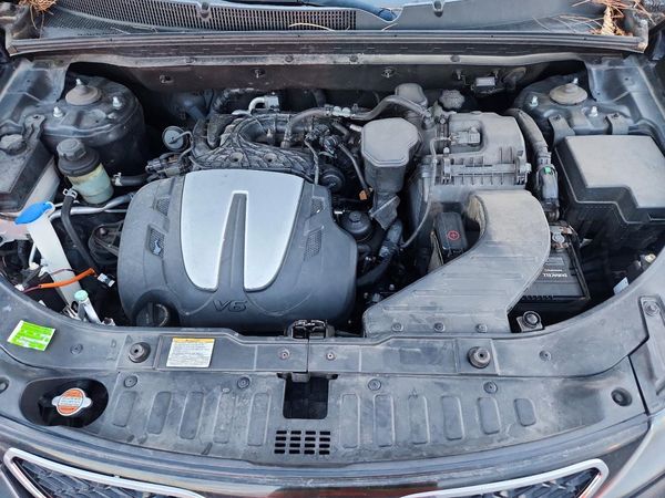 2012 KIA SORENTO TOP (High Grade) — Engine bay