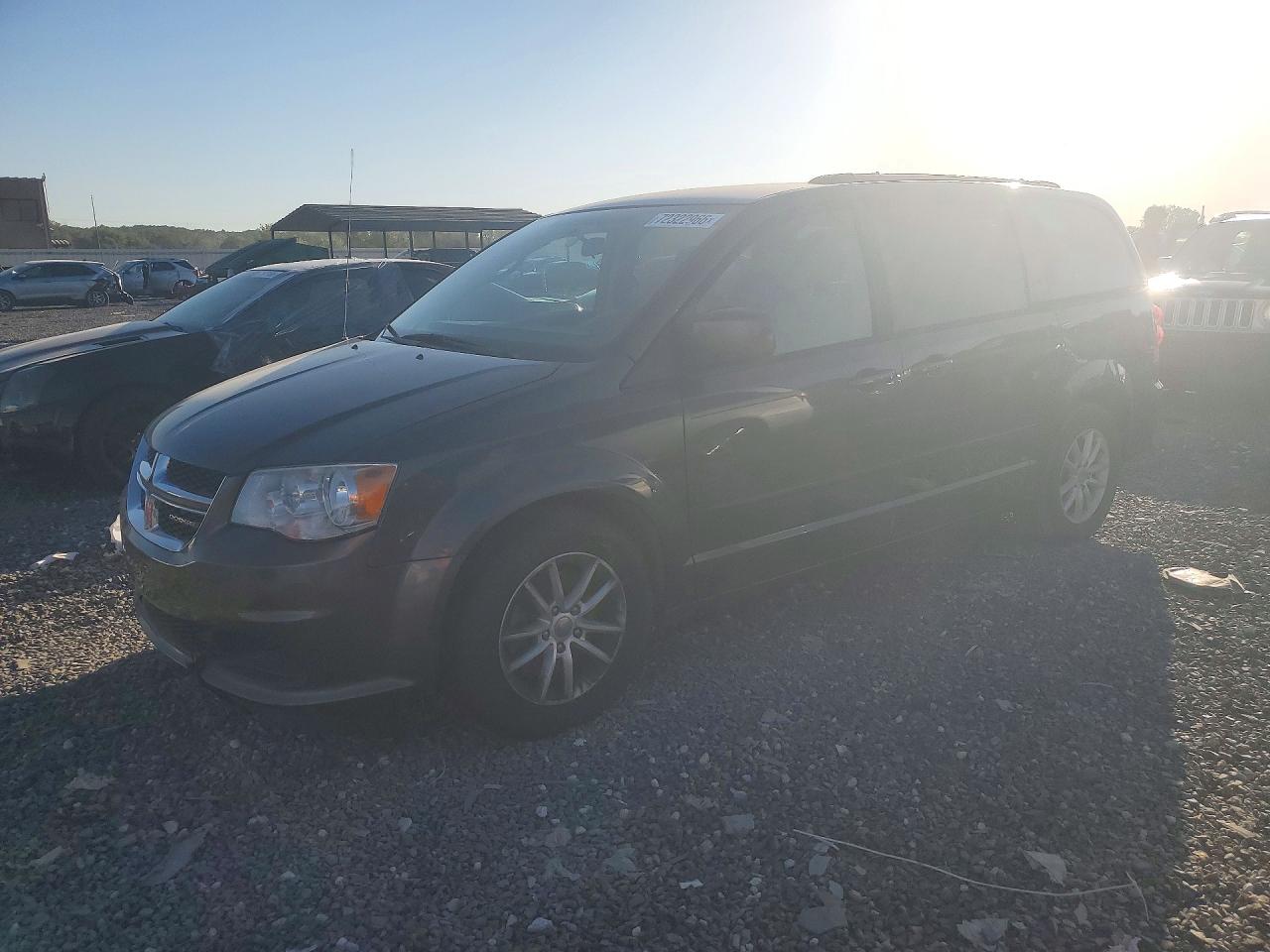 2015 DODGE GRAND CARAVAN SXT — Front 3/4
