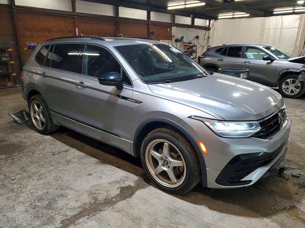 2023 VOLKSWAGEN TIGUAN 4Motion SE R-Line Black — Passenger 3/4
