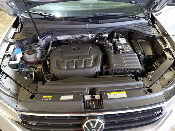 2023 VOLKSWAGEN TIGUAN 4Motion SE R-Line Black — Engine bay