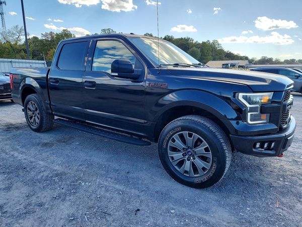2017 FORD F150 SuperCrew — Passenger 3/4