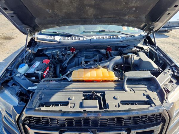 2017 FORD F150 SuperCrew — Engine bay