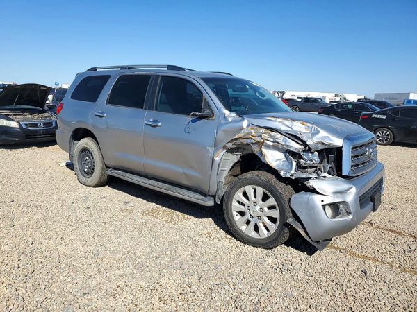 2014 TOYOTA SEQUOIA Platinum Grade — Passenger 3/4