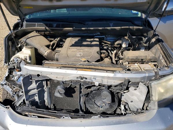 2014 TOYOTA SEQUOIA Platinum Grade — Engine bay