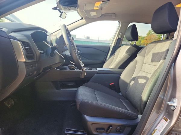 2025 NISSAN ROGUE SV — DENT