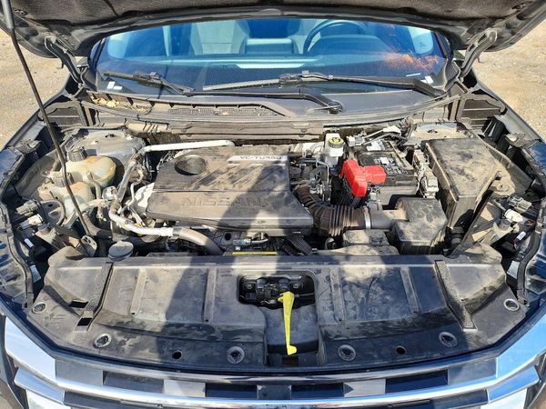 2025 NISSAN ROGUE SV — Engine bay