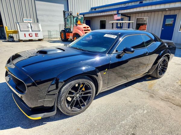 2015 DODGE CHALLENGER SXT Plus — Front 3/4