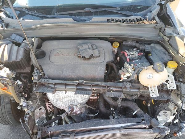 2016 JEEP RENEGADE Sport — Engine bay