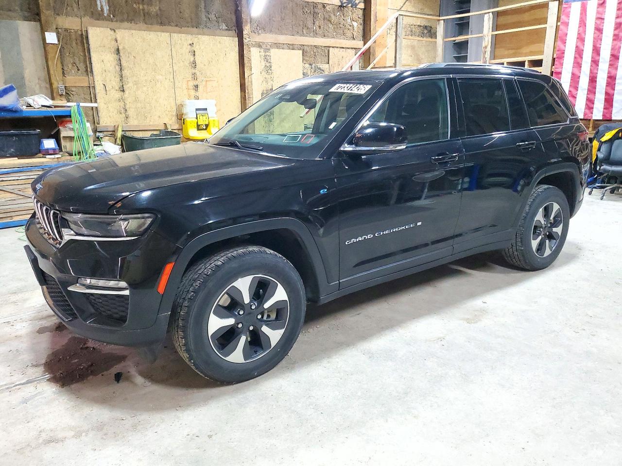 2024 JEEP GRAND CHEROKEE Limited 4XE — Front 3/4