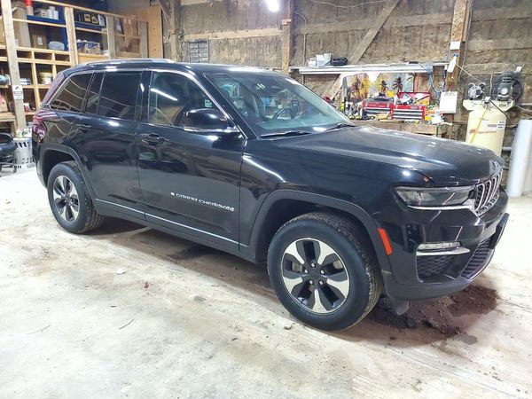2024 JEEP GRAND CHEROKEE Limited 4XE — Passenger 3/4