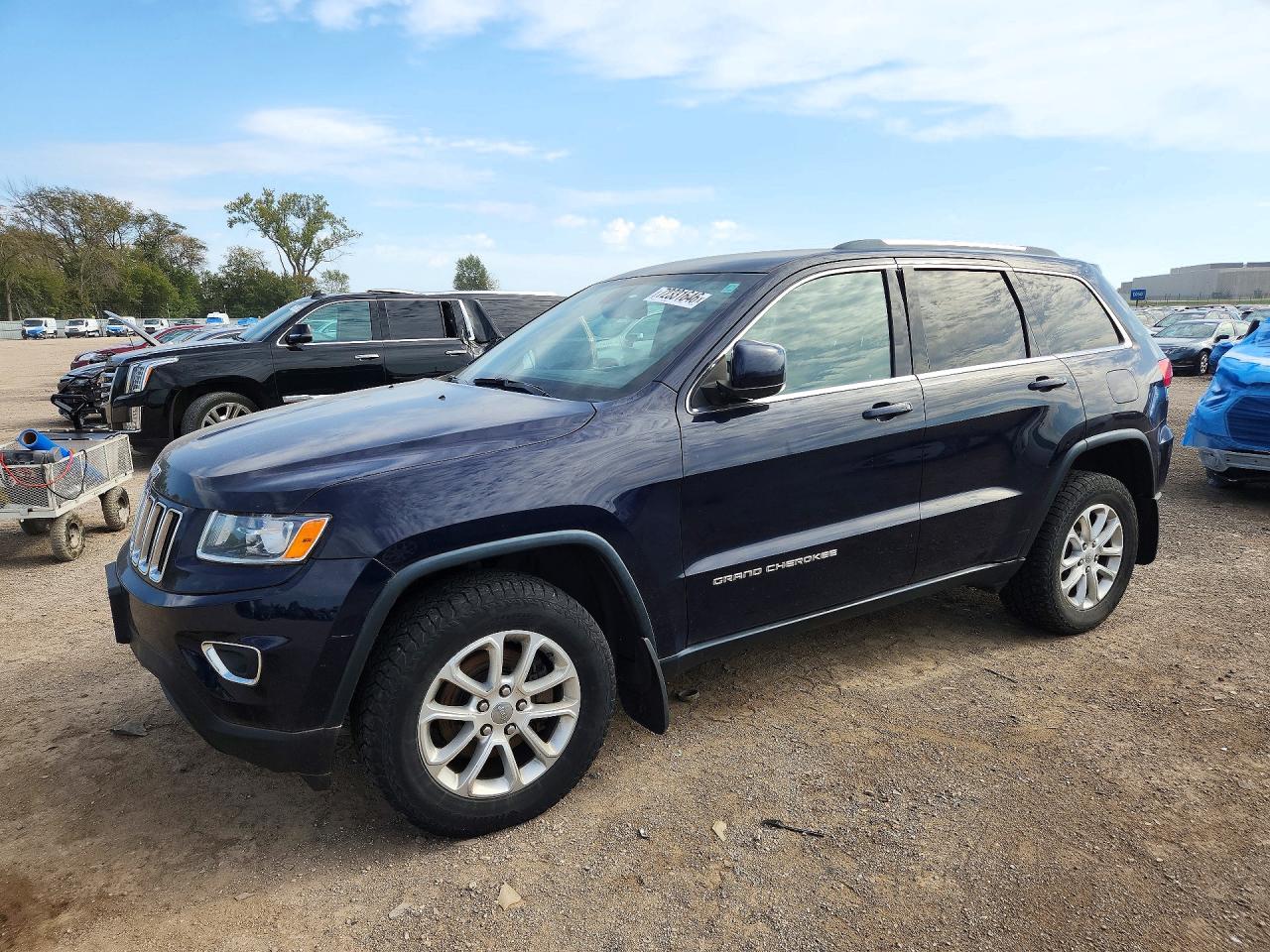 2015 JEEP GRAND CHEROKEE Laredo — Front 3/4