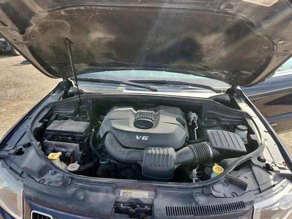 2015 JEEP GRAND CHEROKEE Laredo — Engine bay