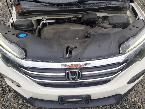 2016 HONDA PILOT EXL-N — Engine bay