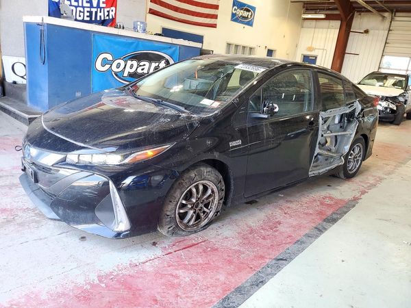 2022 TOYOTA PRIUS — Front 3/4