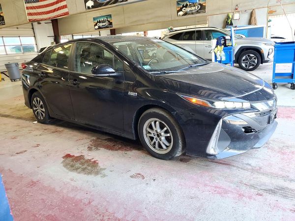 2022 TOYOTA PRIUS — Passenger 3/4
