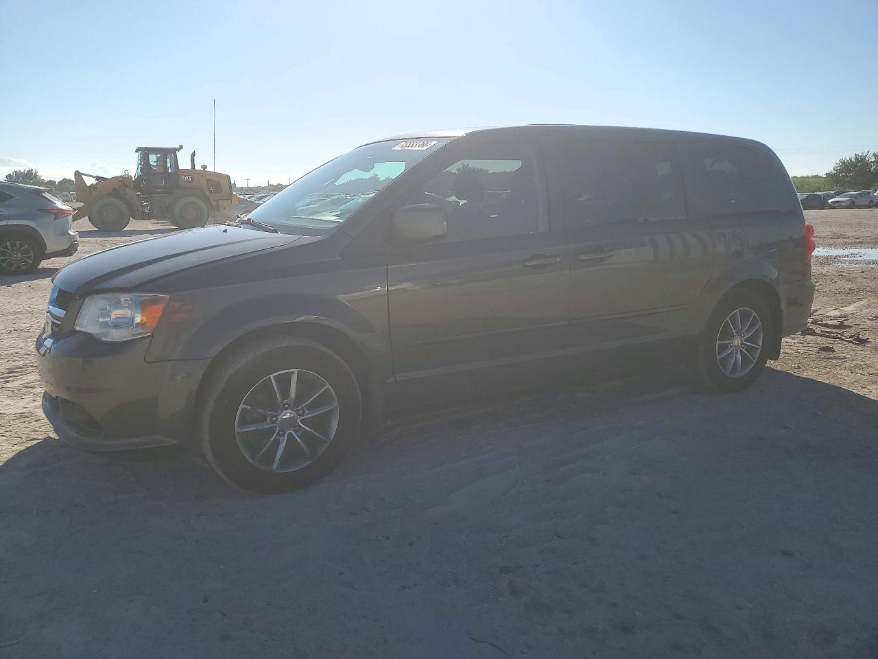 2015 DODGE GRAND CARAVAN SE — Front 3/4
