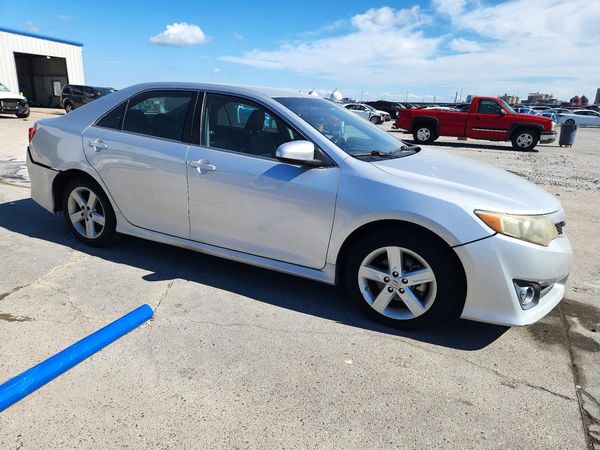2014 TOYOTA CAMRY — Passenger 3/4