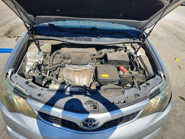 2014 TOYOTA CAMRY — Engine bay