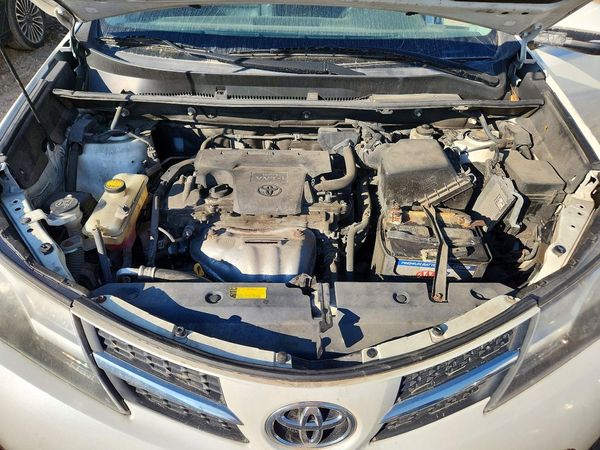 2013 TOYOTA RAV4 High — Engine bay