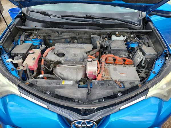 2016 TOYOTA RAV4 Limited (G Grade) — Engine bay