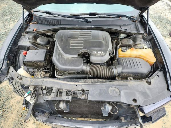 2014 DODGE CHARGER SXT — Engine bay