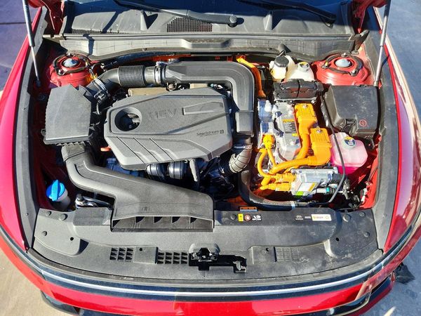 2024 HYUNDAI SONATA SEL — Engine bay