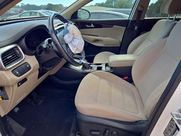 2018 KIA SORENTO L, LX — DENT