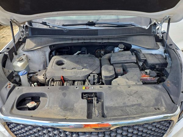 2018 KIA SORENTO L, LX — Engine bay