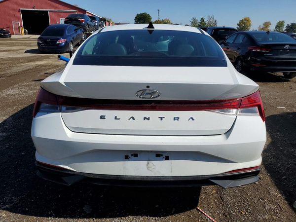 2022 HYUNDAI ELANTRA SEL w/ Premium Pkg — DIRR