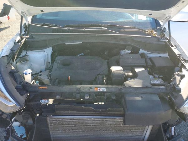 2017 HYUNDAI SANTA FE — Engine bay