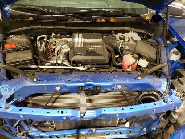 2025 CHEVROLET SILVERADO LT — Engine bay