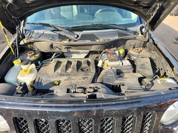 2015 JEEP PATRIOT Latitude — Engine bay