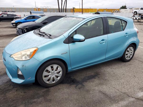 2012 TOYOTA PRIUS — Front 3/4
